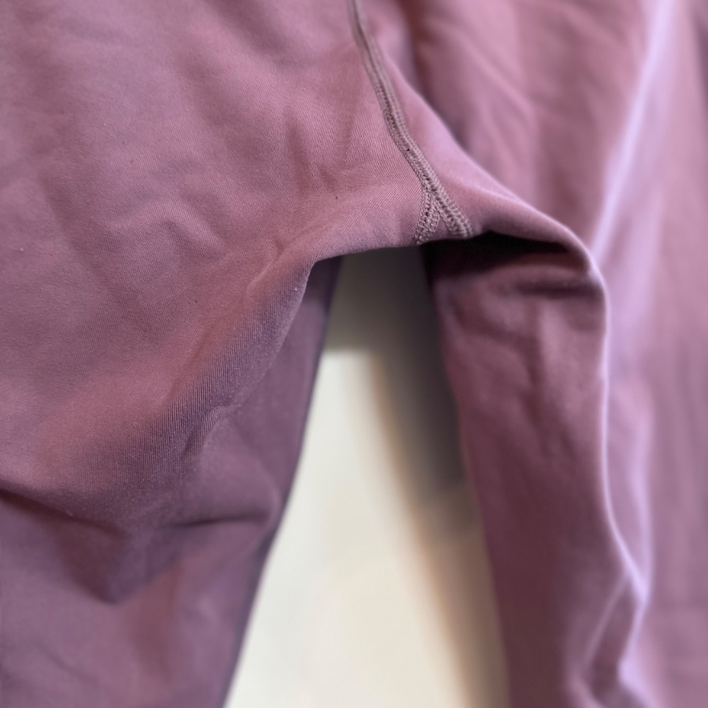 Lululemon - Picture 4 of 6